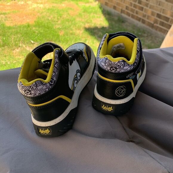 Take 50% OFF- Minios Boy’s Black &Yellow Sneakers Classic Retro Design, Size-13M - Picture 3 of 8